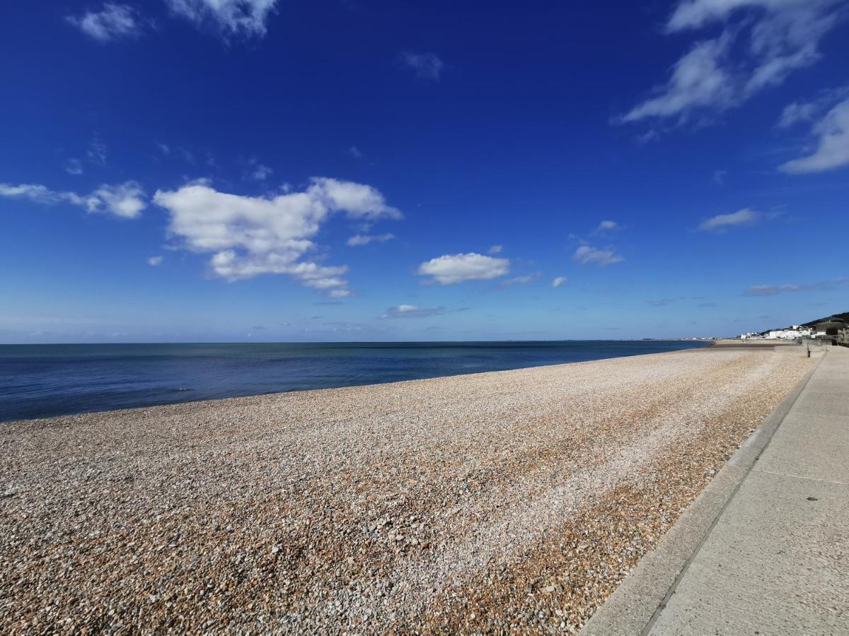Shore Thing - Just A Stones Throw From The Beach Sandgate Exteriör bild