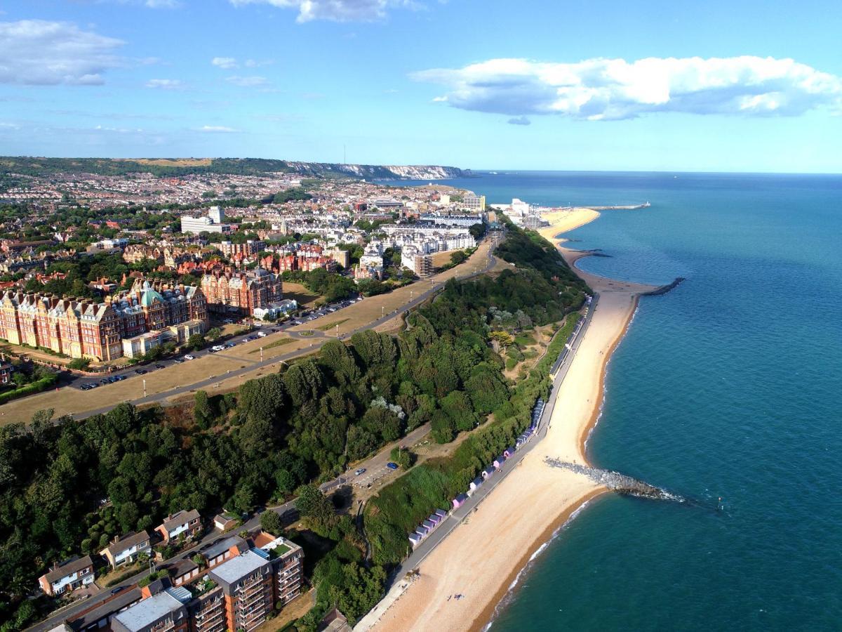 Shore Thing - Just A Stones Throw From The Beach Sandgate Exteriör bild